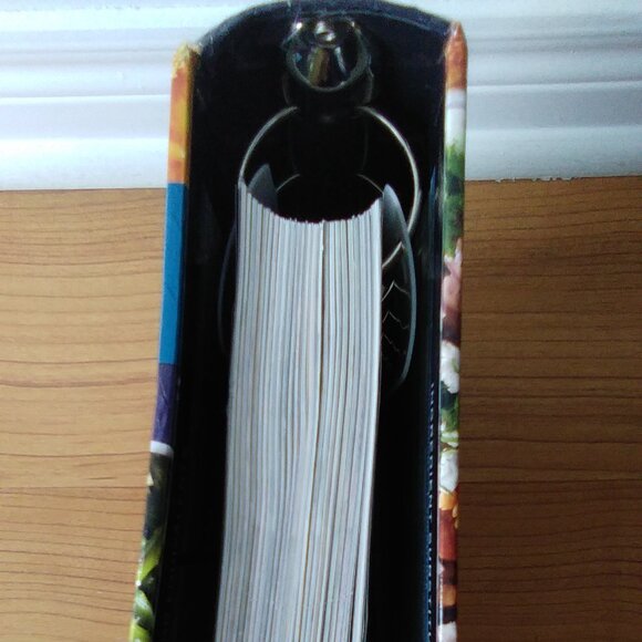 Taste of Home Hardcover/Binder Cookbook - Picture 6 of 8